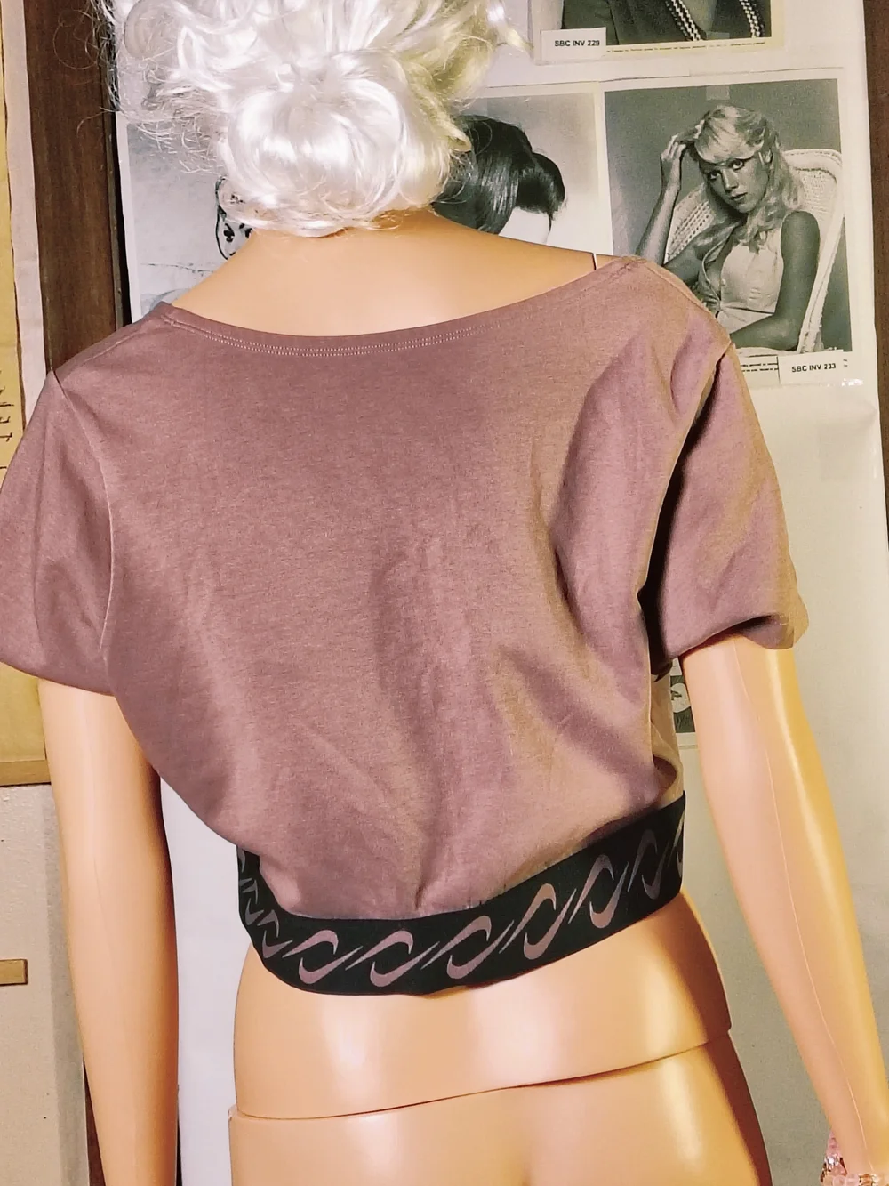 Nike Swoosh Logo Band Crop Top Women's XL Mauve Black Short Sleeve